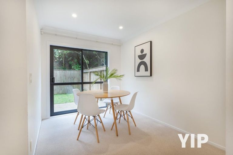 Photo of property in 15 Brindle Way, Newlands, Wellington, 6037