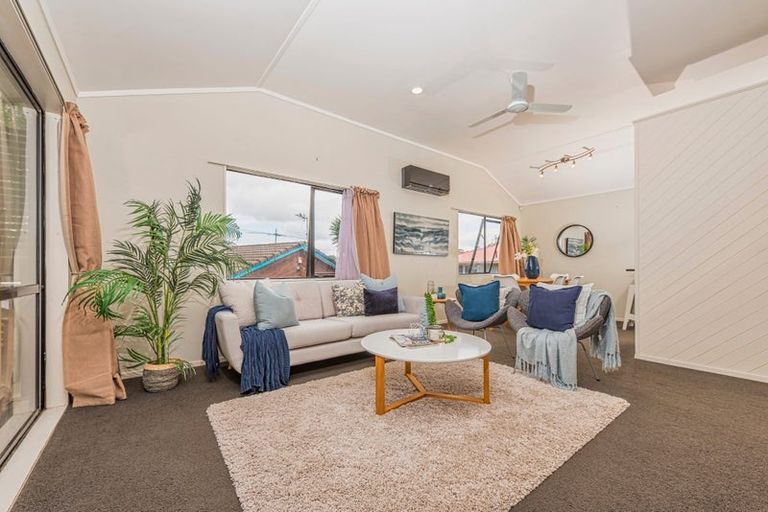 Photo of property in 2/109 Don Buck Road, Massey, Auckland, 0614