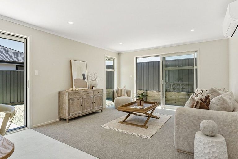 Photo of property in 23 Tabraham Crescent, Pyes Pa, 3112