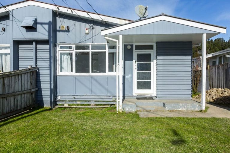 Photo of property in 35 Hanson Grove, Stokes Valley, Lower Hutt, 5019