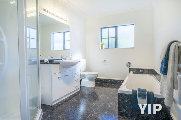 Photo of property in 17 Claverton Grove, Churton Park, Wellington, 6037