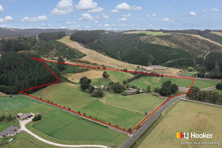 Photo of property in 16 Woodside Road, Woodside, Outram, 9073