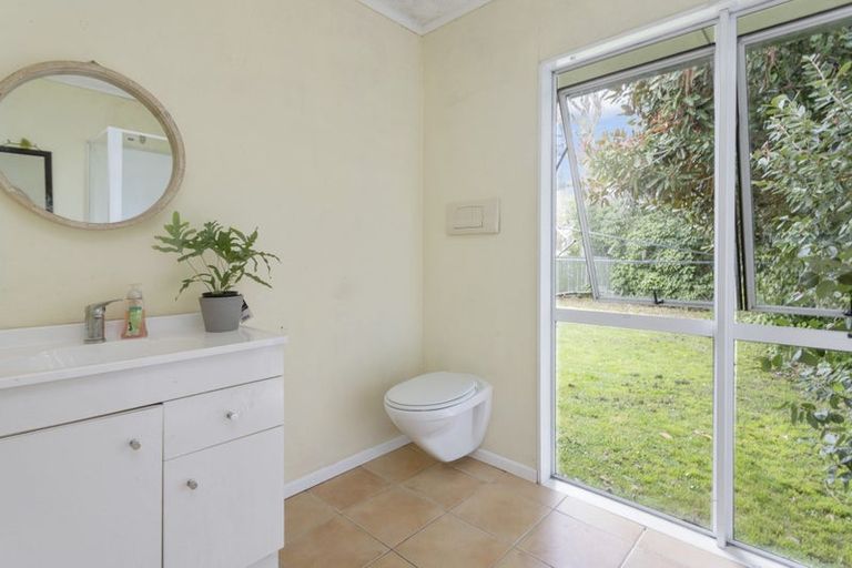Photo of property in 17 Kervil Avenue, Te Atatu Peninsula, Auckland, 0610