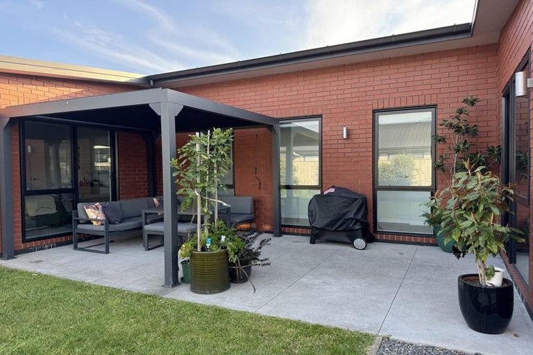 Photo of property in 34 Pepene Avenue, Takanini, 2112