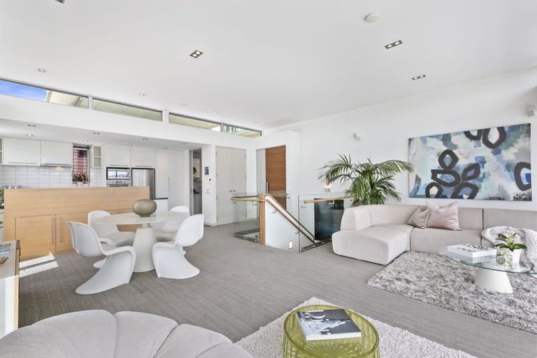 Photo of property in 1/22 The Crescent, Roseneath, Wellington, 6011