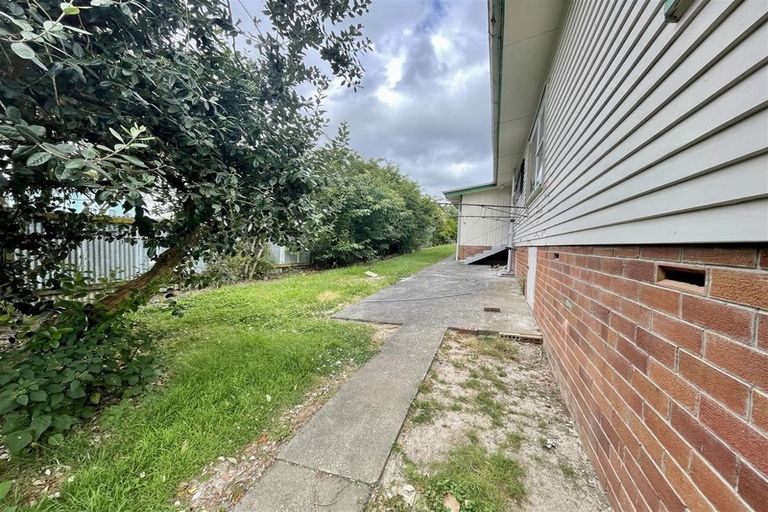 Photo of property in 13 Denyer Place, New Lynn, Auckland, 0600