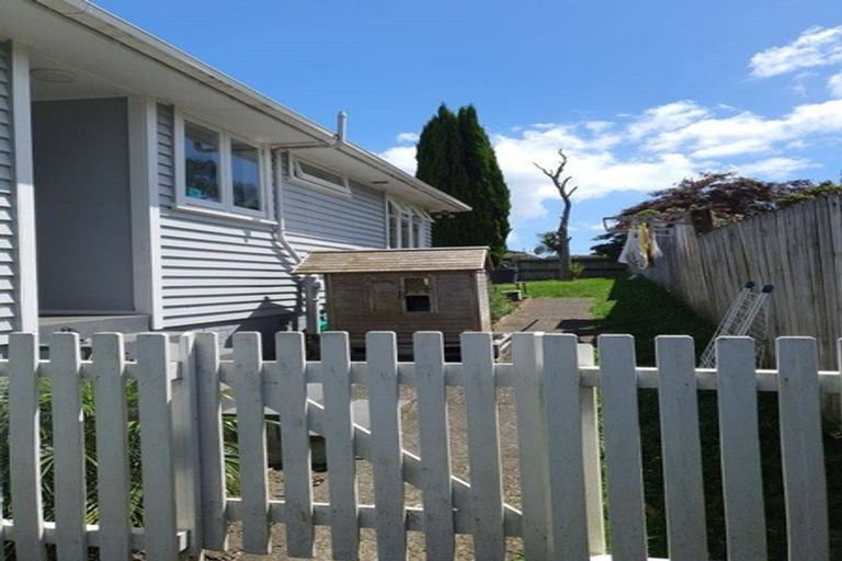Photo of property in 9 Hinau Street, New Lynn, Auckland, 0600
