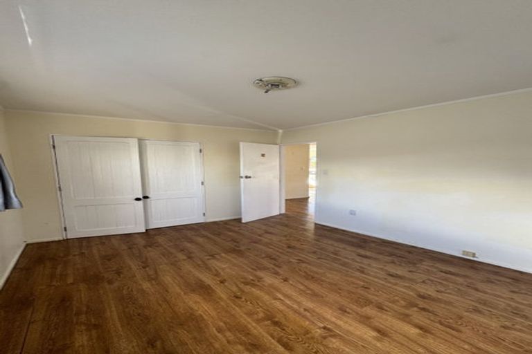 Photo of property in 1/19 College Road, Northcote, Auckland, 0627