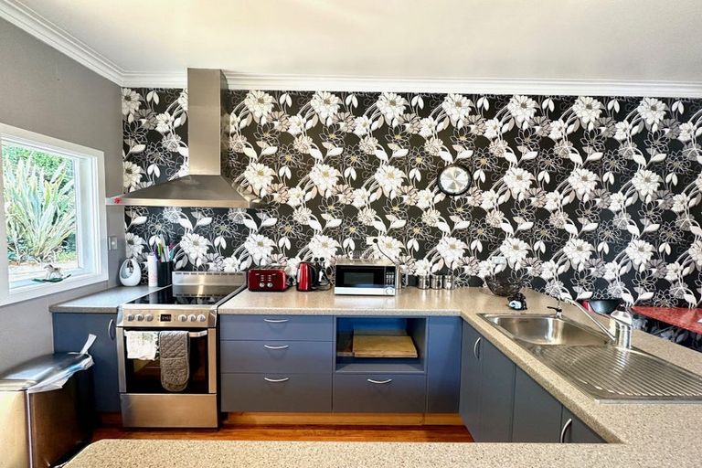 Photo of property in 14 Moana Street, Kaka Point, 9271