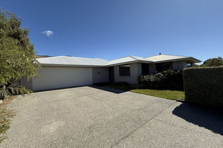 Photo of property in 18 Kelliher Drive, Wanaka, 9305