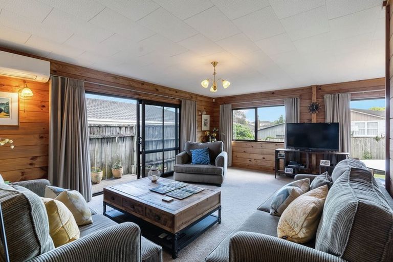 Photo of property in 2/22 Minaret Drive, Bucklands Beach, Auckland, 2014