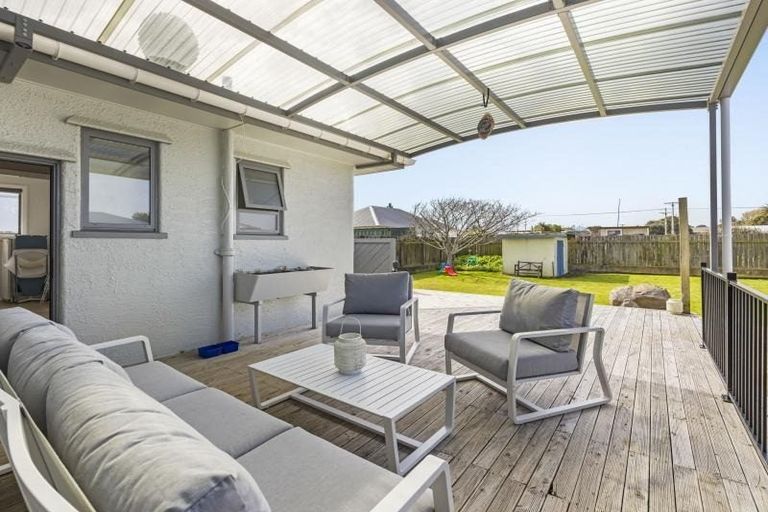 Photo of property in 15 Tasman Street, Opunake, 4616