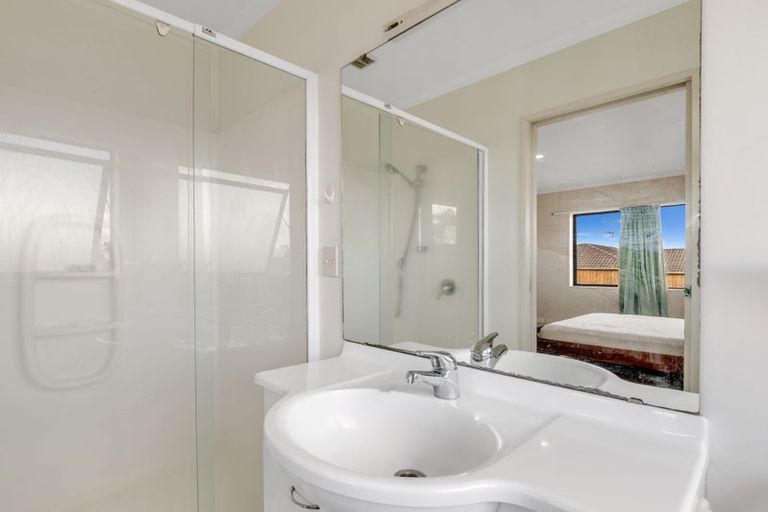 Photo of property in 16 Ironstone Place, Randwick Park, Auckland, 2105