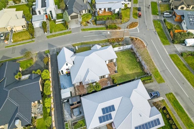 Photo of property in 32 Linkwater Way, Parklands, Christchurch, 8083