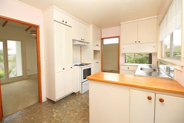 Photo of property in 104 Farquhar Road, Glendene, Auckland, 0602