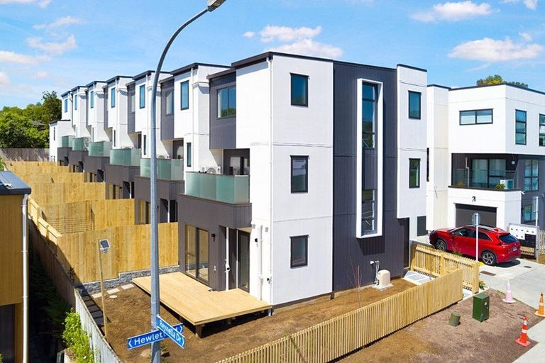 Photo of property in 5/16 Hewlett Road, Massey, Auckland, 0614