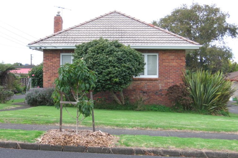 Photo of property in 2/17 Hayward Road, Papatoetoe, Auckland, 2025
