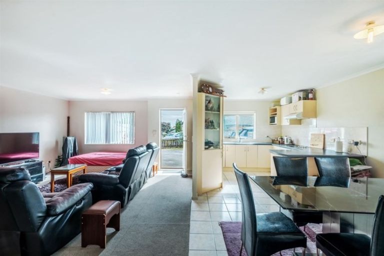 Photo of property in 15 Saybrook Place, Mangere, Auckland, 2022