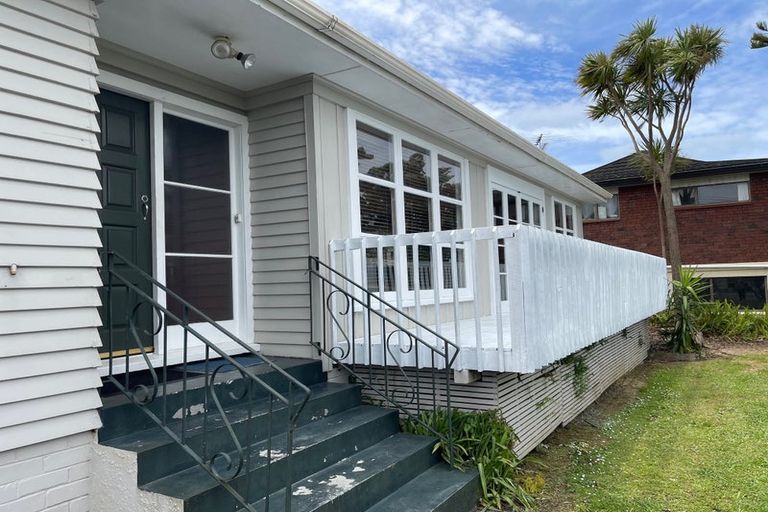 Photo of property in 55 Forrest Hill Road, Milford, Auckland, 0620