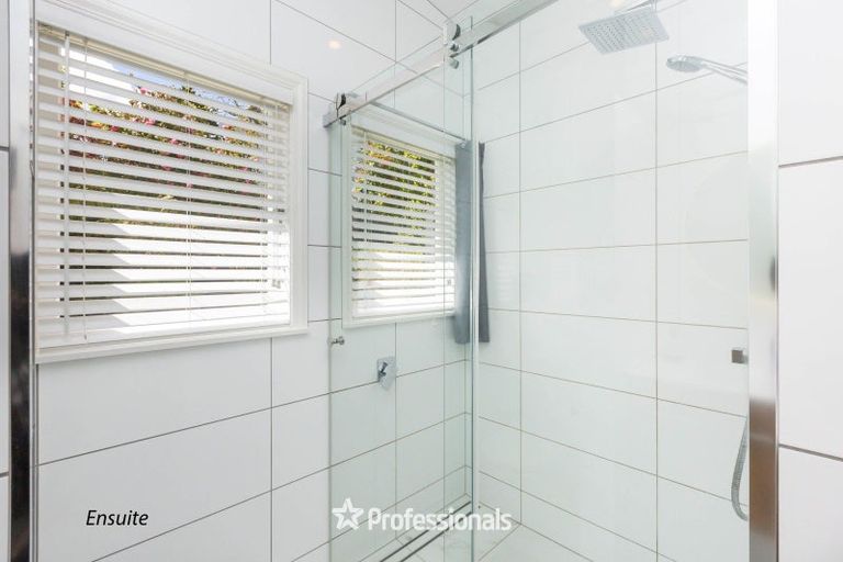 Photo of property in 6 Fendalton Crescent, Pinehaven, Upper Hutt, 5019