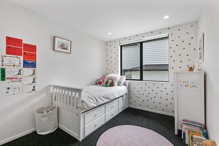 Photo of property in 71a Neil Avenue, Te Atatu Peninsula, Auckland, 0610