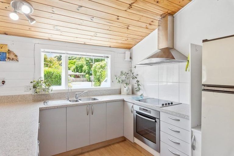 Photo of property in 12 Kowhai Grove, Waikanae, 5036