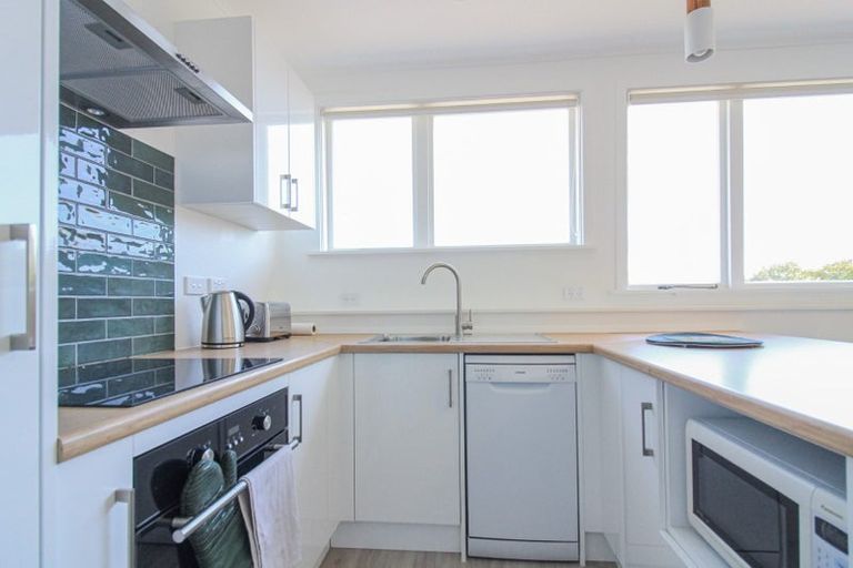 Photo of property in 12 Mataroa Avenue, Northland, Wellington, 6012