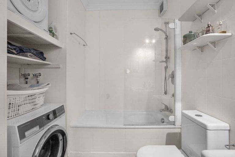 Photo of property in Hobson Court Flats, 59/70u Hobson Street, Thorndon, Wellington, 6011