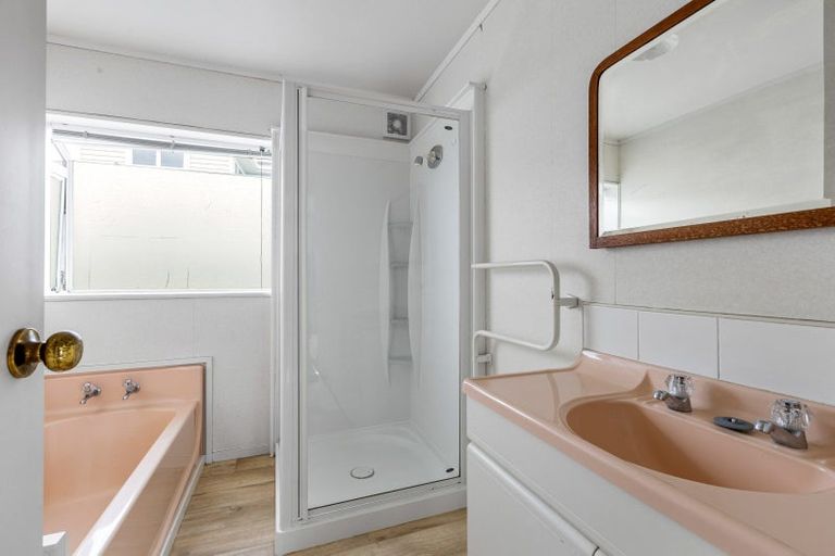 Photo of property in 122 Florence Avenue, Orewa, 0931