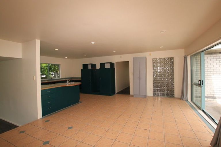 Photo of property in 3 Khaleel Place, Henderson, Auckland, 0612