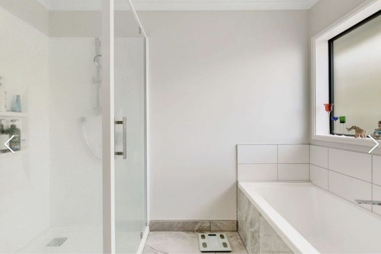 Photo of property in 117 Queen Charlotte Drive, Aotea, Porirua, 5024