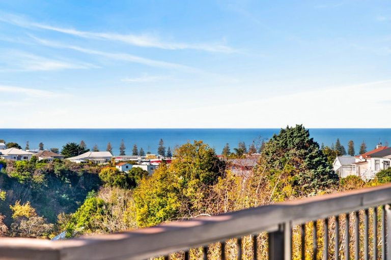 Photo of property in 17 Spencer Road, Hospital Hill, Napier, 4110