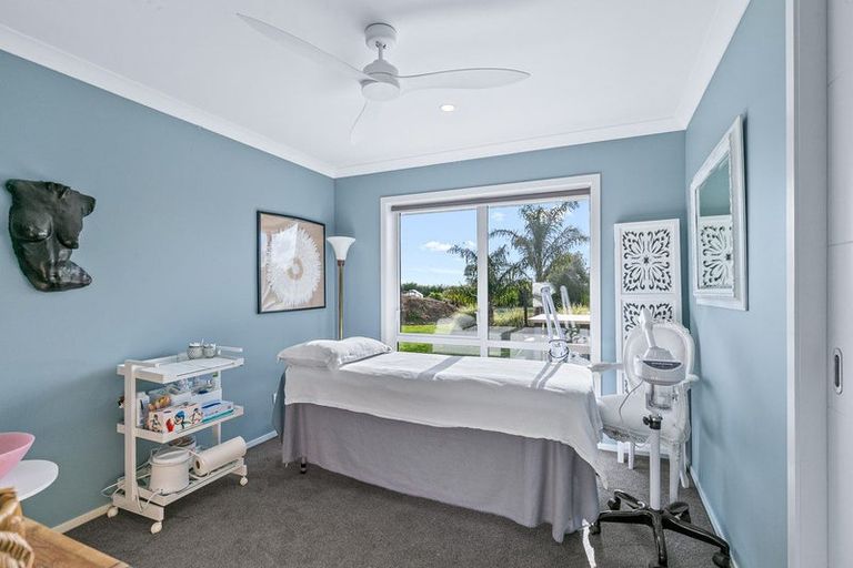 Photo of property in 76 Pohutukawa Drive, Levin, 5571