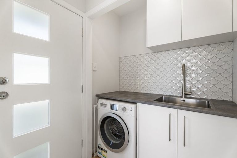 Photo of property in 13 Red Beach Road, Red Beach, 0932