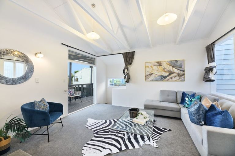 Photo of property in 6 Finn Place, Totara Vale, Auckland, 0629