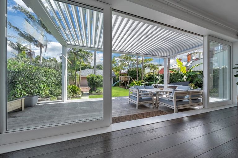 Photo of property in 23 Cheltenham Road, Devonport, Auckland, 0624