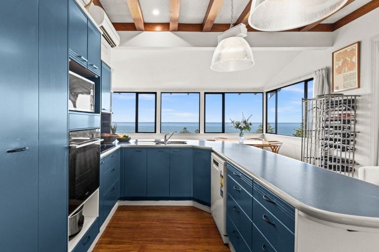 Photo of property in 18 Hukarere Road, Bluff Hill, Napier, 4110