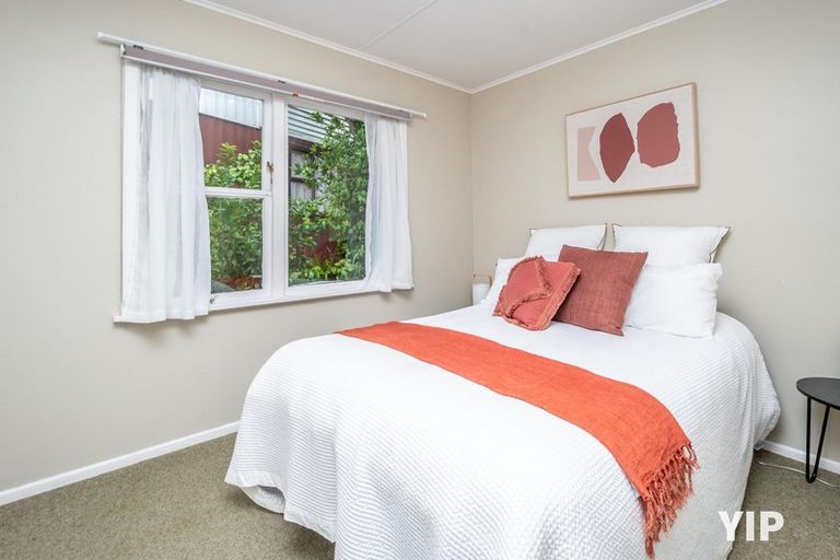 Photo of property in 35 Kahikatea Grove, Paparangi, Wellington, 6037