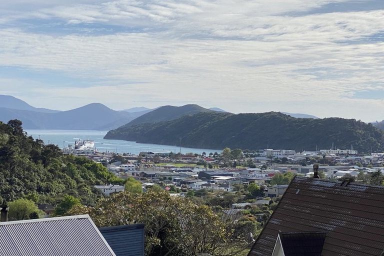 Photo of property in 12 Webster Place, Picton, 7220