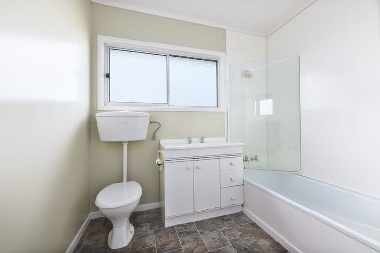 Photo of property in 1/62 Rua Road, Glen Eden, Auckland, 0602