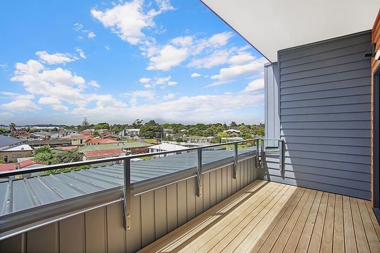 Photo of property in 8 Gray Avenue, Mangere East, Auckland, 2024