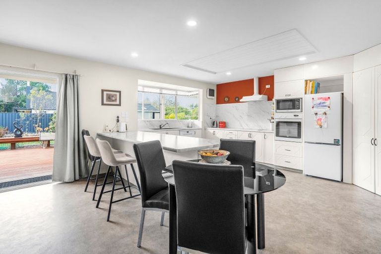 Photo of property in 15 Wood Street, Greytown, 5712