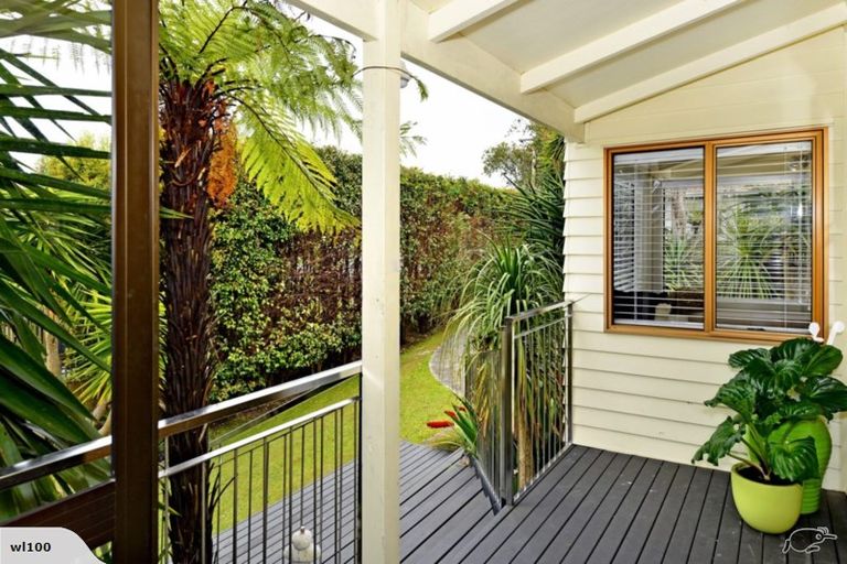 Photo of property in 15 Sunnynook Road, Forrest Hill, Auckland, 0620