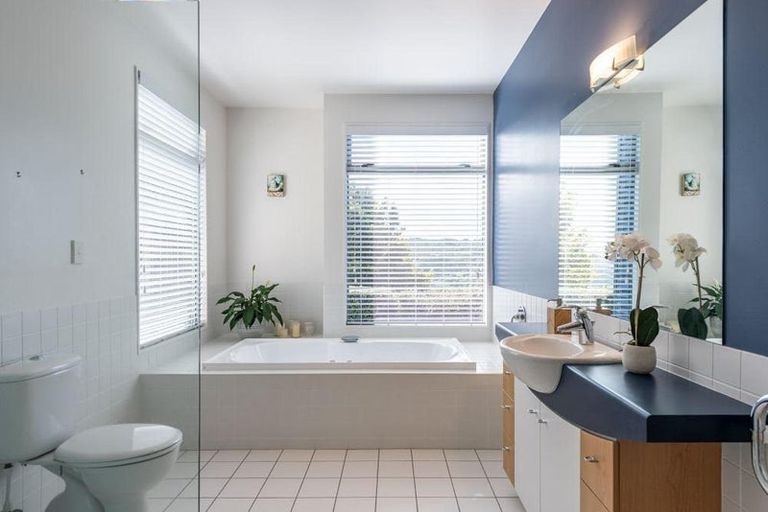 Photo of property in 9 Caughley Grove, Karori, Wellington, 6012