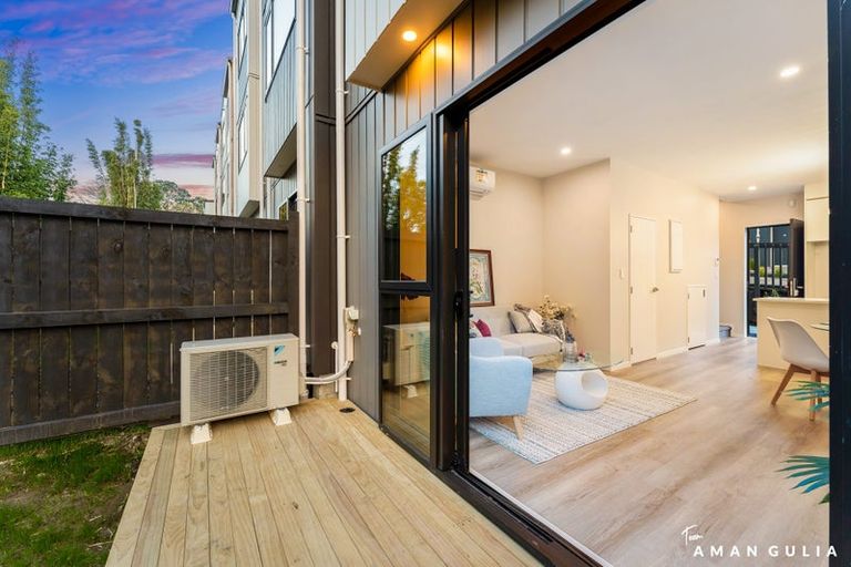 Photo of property in 3 Don Oliver Lane, Glen Eden, 0602