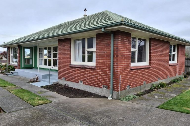 Photo of property in 12 Clouston Street, Saint Martins, Christchurch, 8022