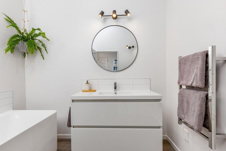 Photo of property in 8 The Crowsnest, Whitby, Porirua, 5024