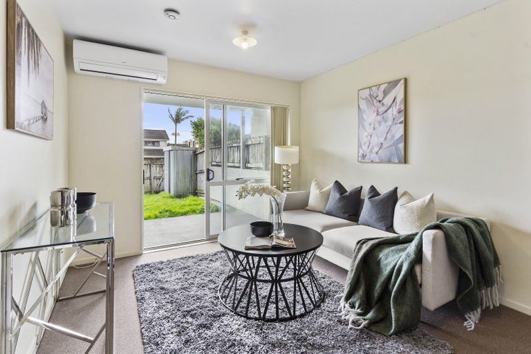 Photo of property in 1/242 Great North Road, Henderson, Auckland, 0612