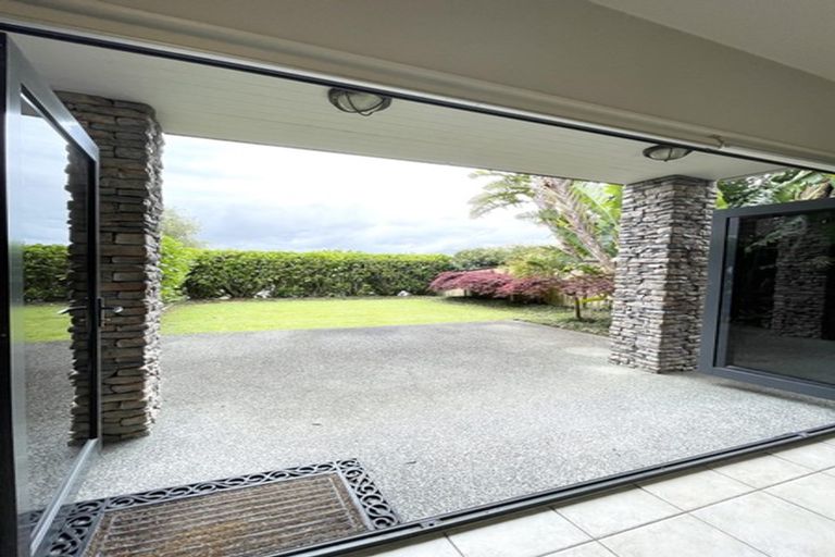 Photo of property in 10 Rangi Avenue, Schnapper Rock, Auckland, 0632