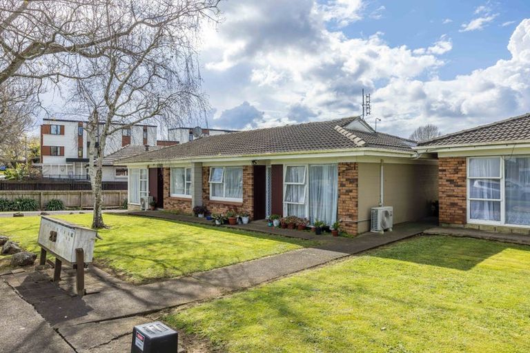 Photo of property in 28 Landscape Road, Papatoetoe, Auckland, 2025